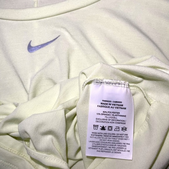 Nike Women's Dri-Fit One Lux Standard Twist SS - Picture 9 of 9